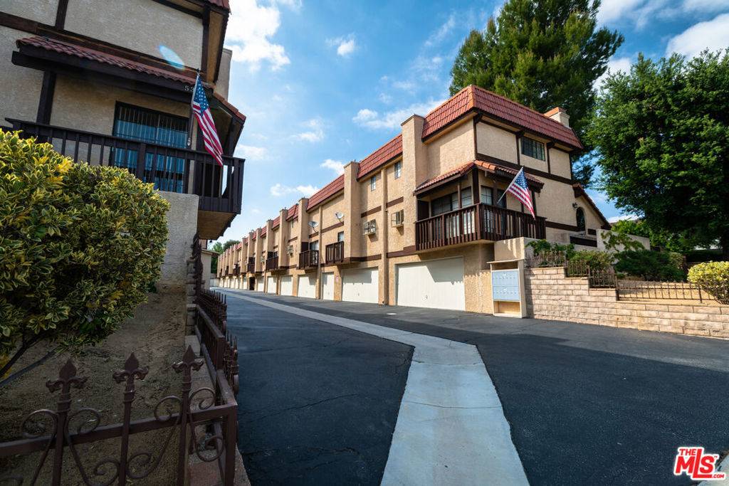 Agoura Hills, CA 91301,5307 Colodny DR