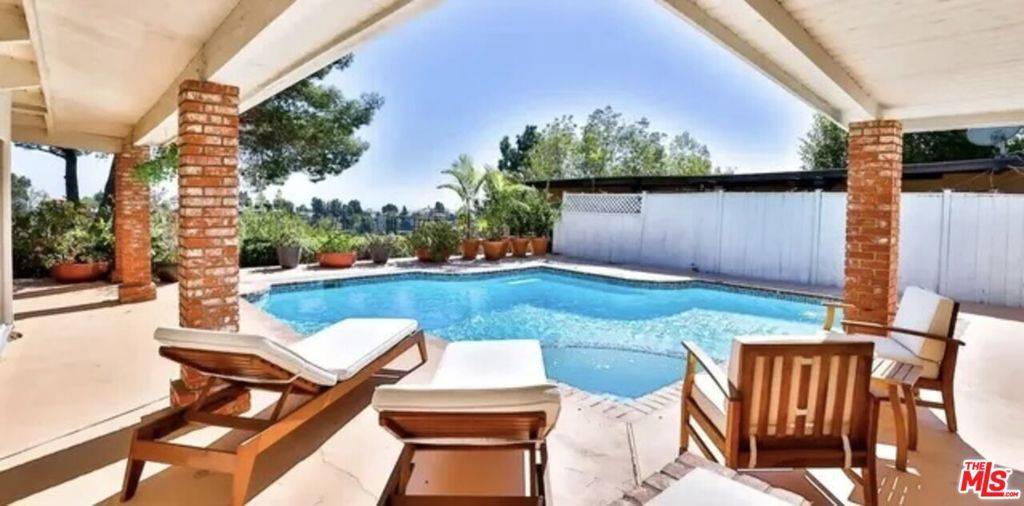 Los Angeles, CA 90077,2042 Linda Flora DR