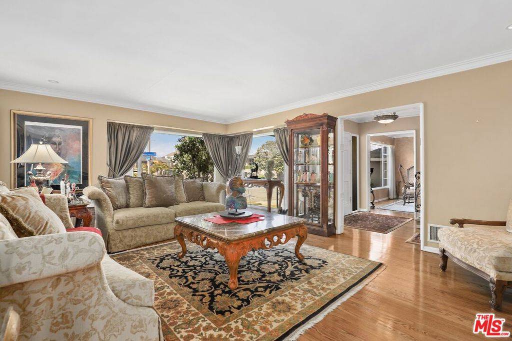 View Park, CA 90008,4152 Mount Vernon DR