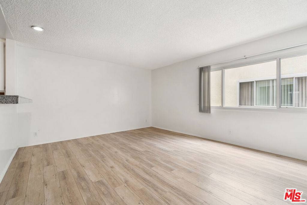 Playa Del Rey, CA 90293,8148 Redlands ST #104