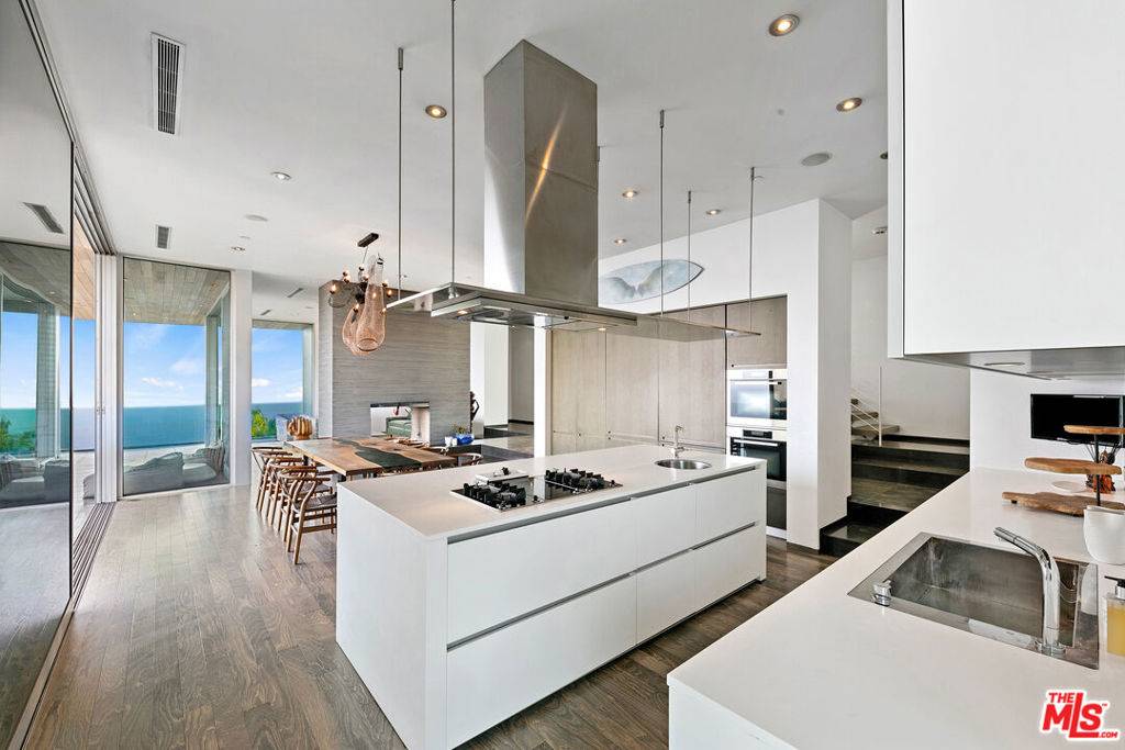 Malibu, CA 90265,21766 Azurelee DR