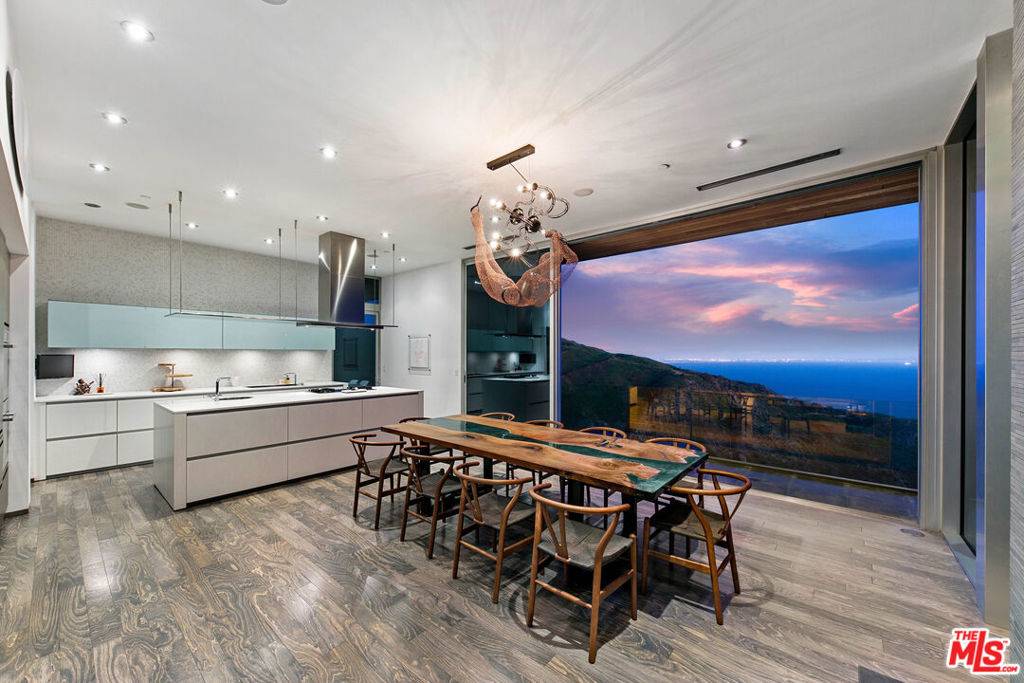 Malibu, CA 90265,21766 Azurelee DR
