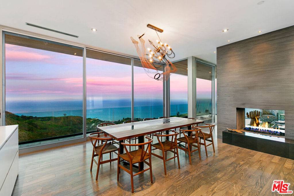 Malibu, CA 90265,21766 Azurelee DR