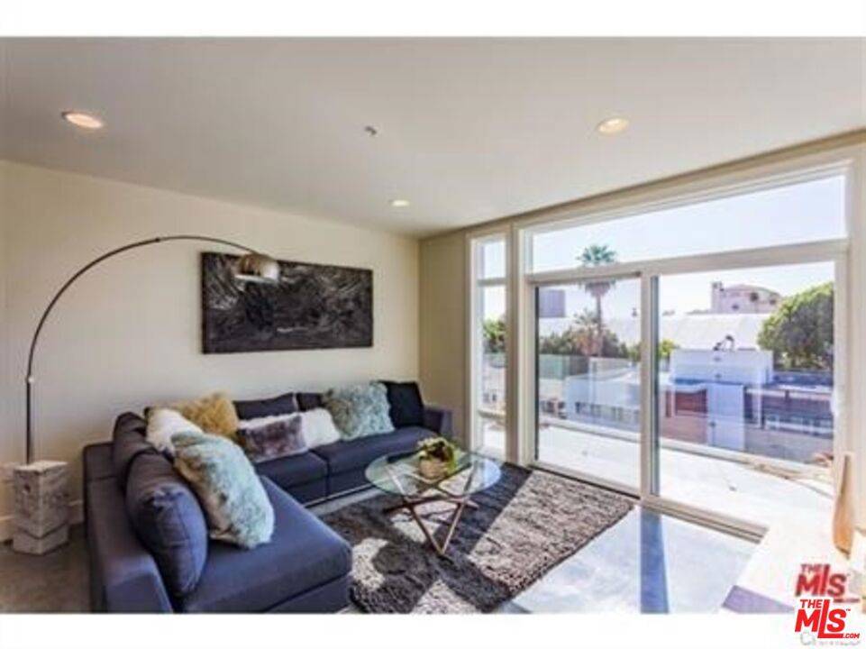Valley Village, CA 91607,11925 Kling ST #208