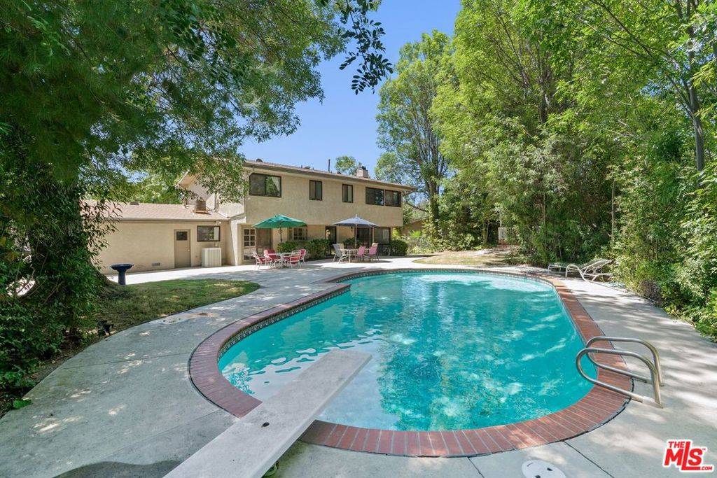 Woodland Hills, CA 91367,5557 Franrivers AVE