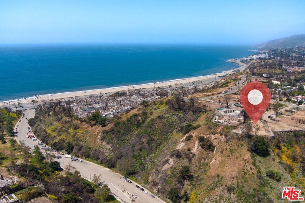 Pacific Palisades, CA 90272,15851 Seabec CIR