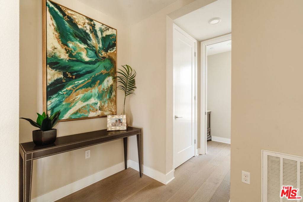 Los Angeles, CA 90094,12765 Bluff Creek DR #1