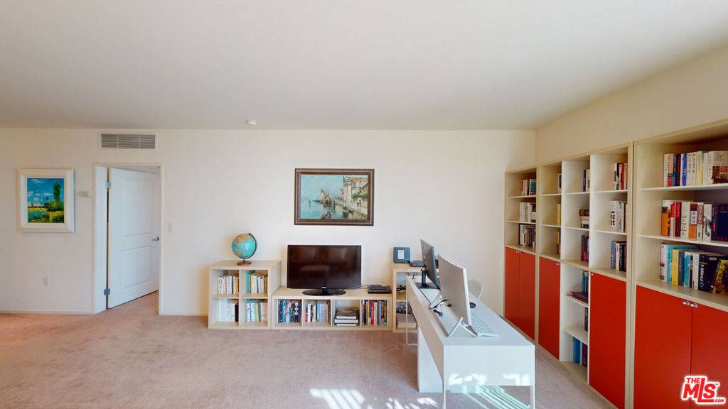 Los Angeles, CA 90012,267 S San Pedro ST #321