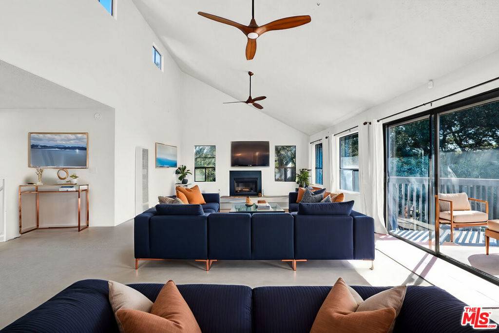 Topanga, CA 90290,20948 Waveview DR