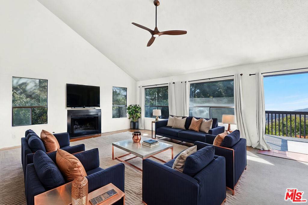 Topanga, CA 90290,20948 Waveview DR