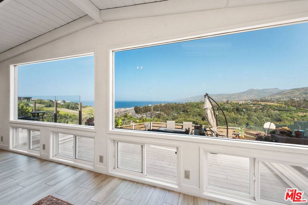 Malibu, CA 90265,29500 Heathercliff RD #202