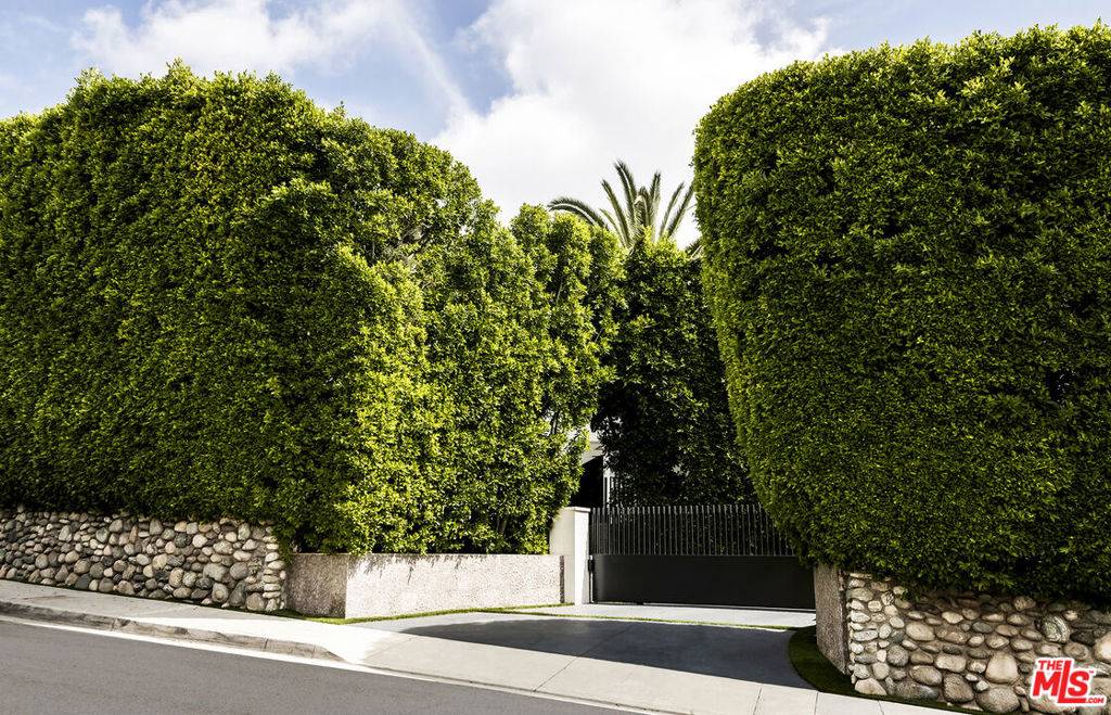 Beverly Hills, CA 90210,901 Oxford WAY