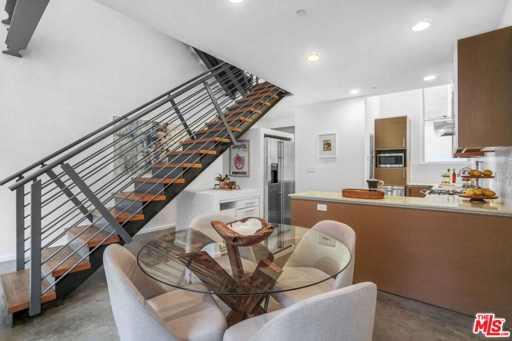 West Hollywood, CA 90046,1220 N Orange Grove AVE #4