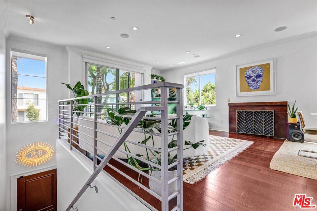 Los Angeles, CA 90046,1153 N Formosa AVE #2