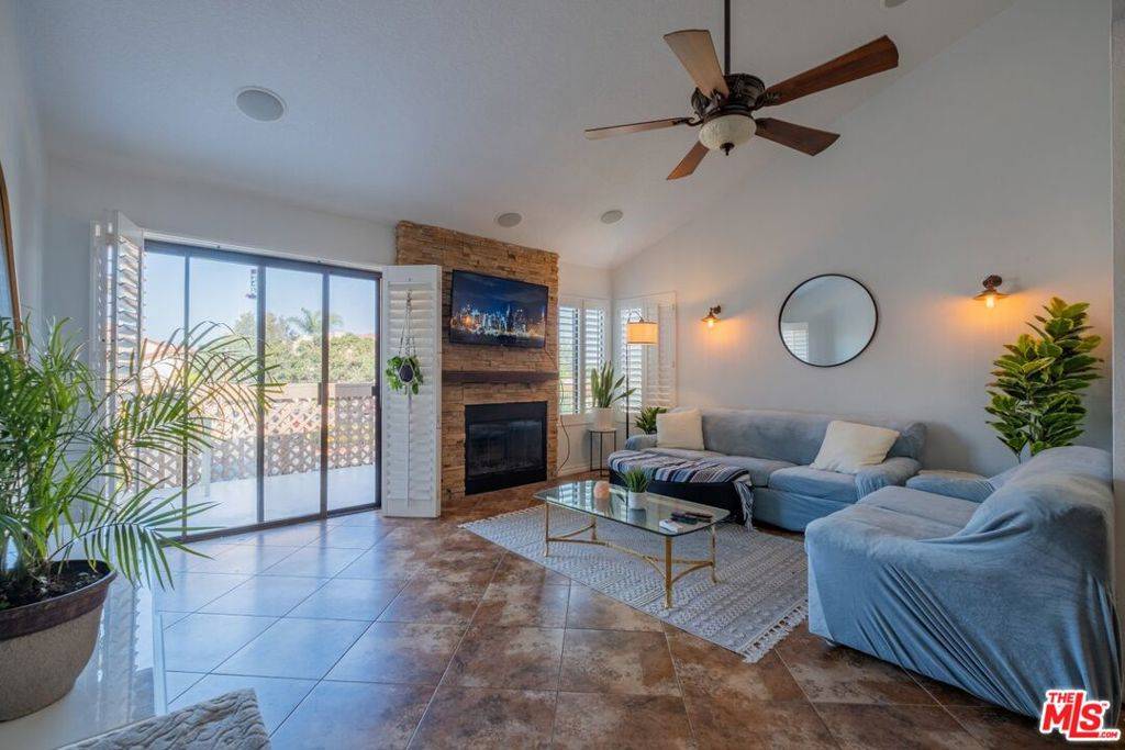 Huntington Beach, CA 92649,4852 Cabana DR #202