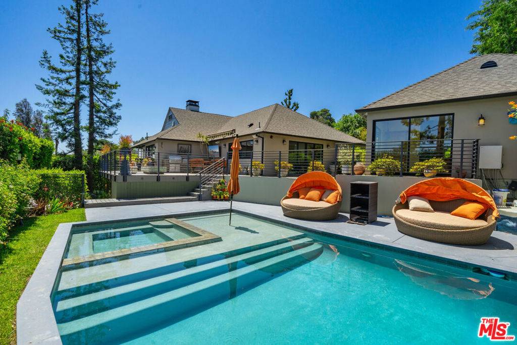 Los Angeles, CA 90046,2841 Montcalm AVE