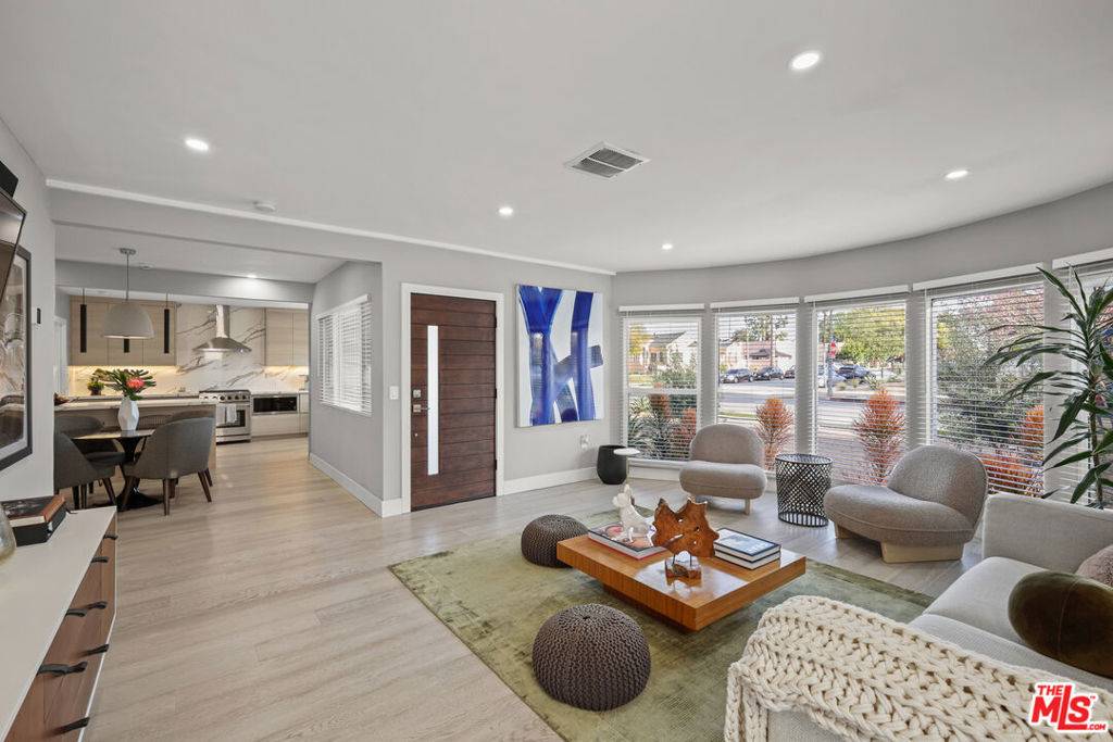 Los Angeles, CA 90043,7337 5th AVE
