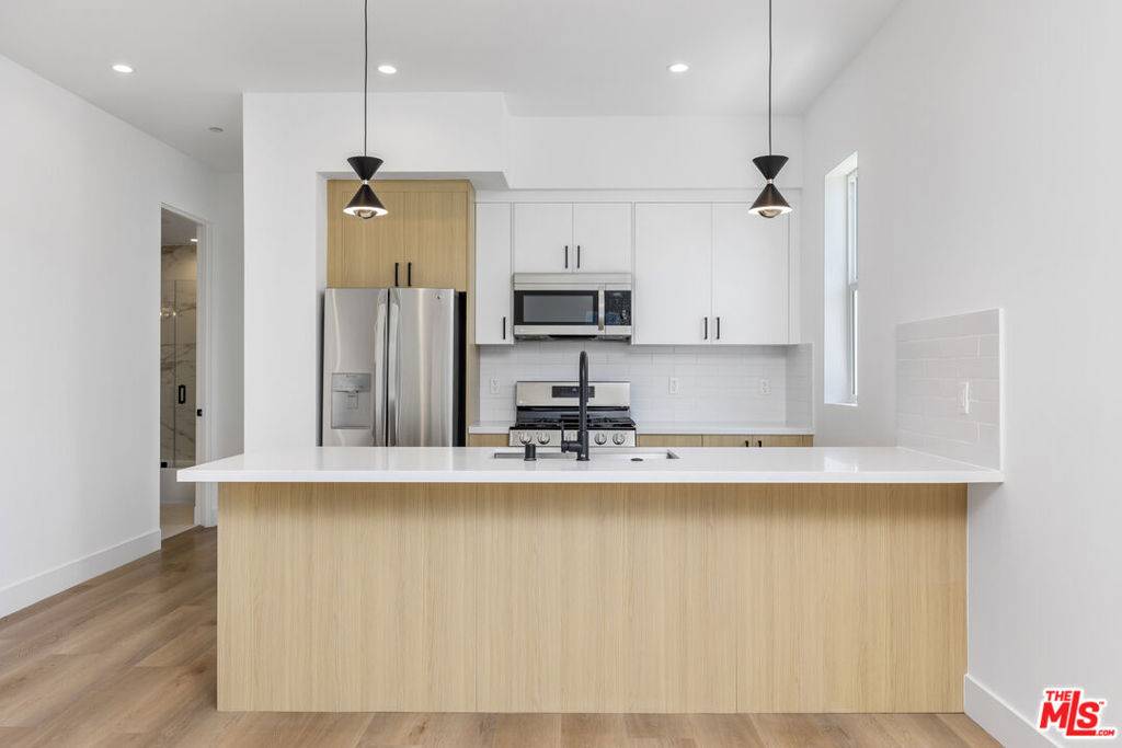 North Hollywood, CA 91601,5050 Cleon AVE #2