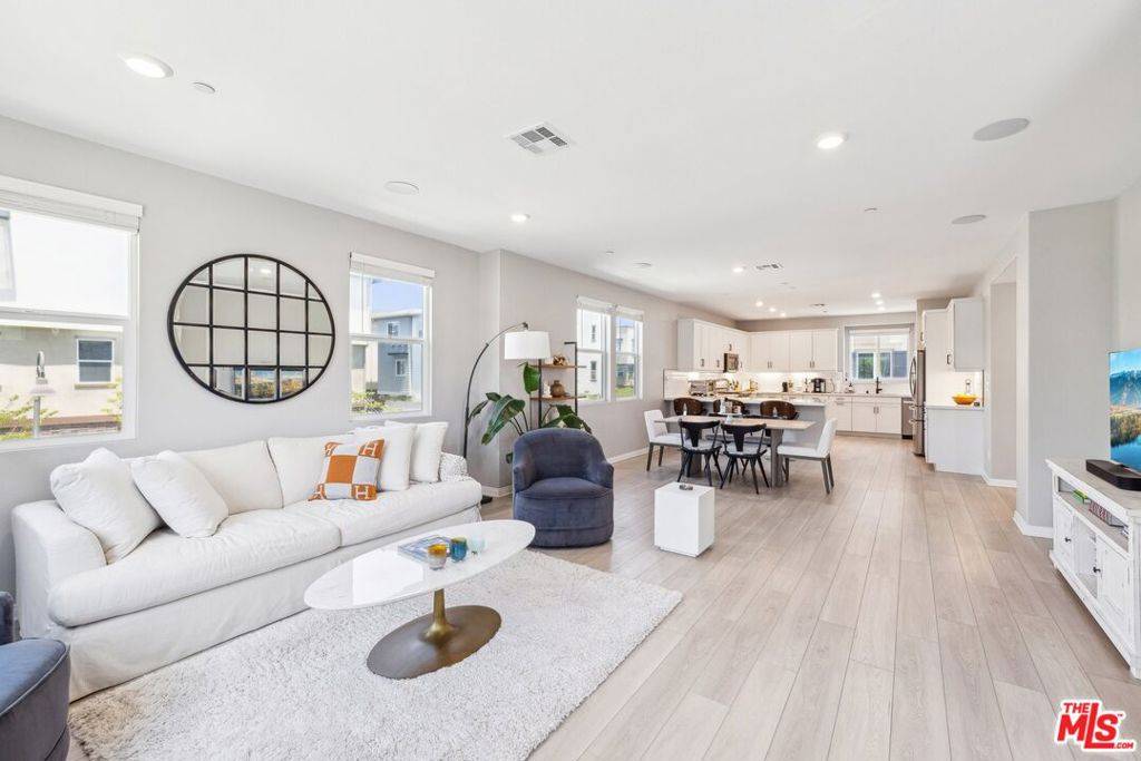 Inglewood, CA 90301,782 Daniel Freeman CIR