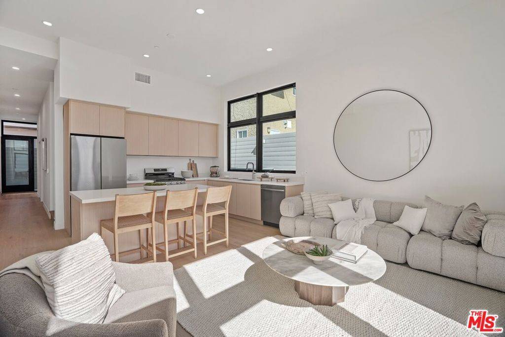Culver City, CA 90232,3808 College Ave #6