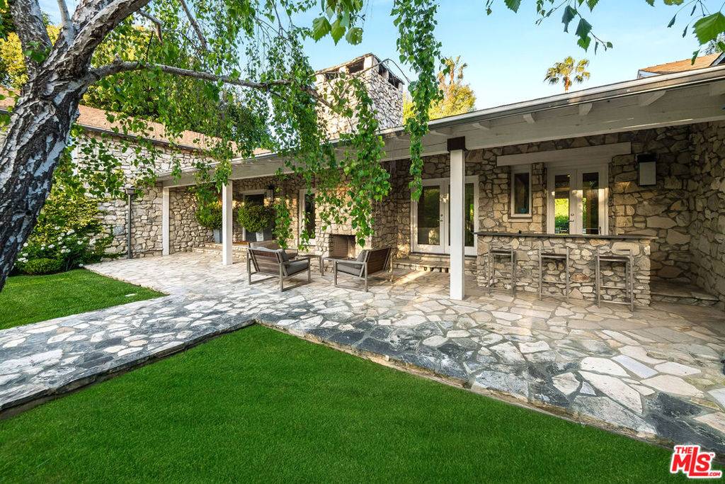 Los Angeles, CA 90077,422 Parkwood DR