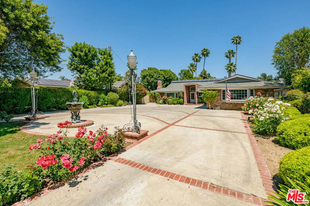Sherwood Forest, CA 91325,8760 White Oak AVE