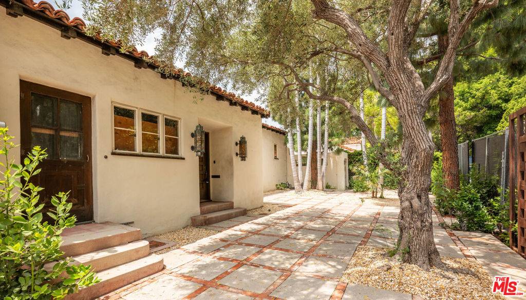 Los Angeles, CA 90046,7464 Hillside AVE