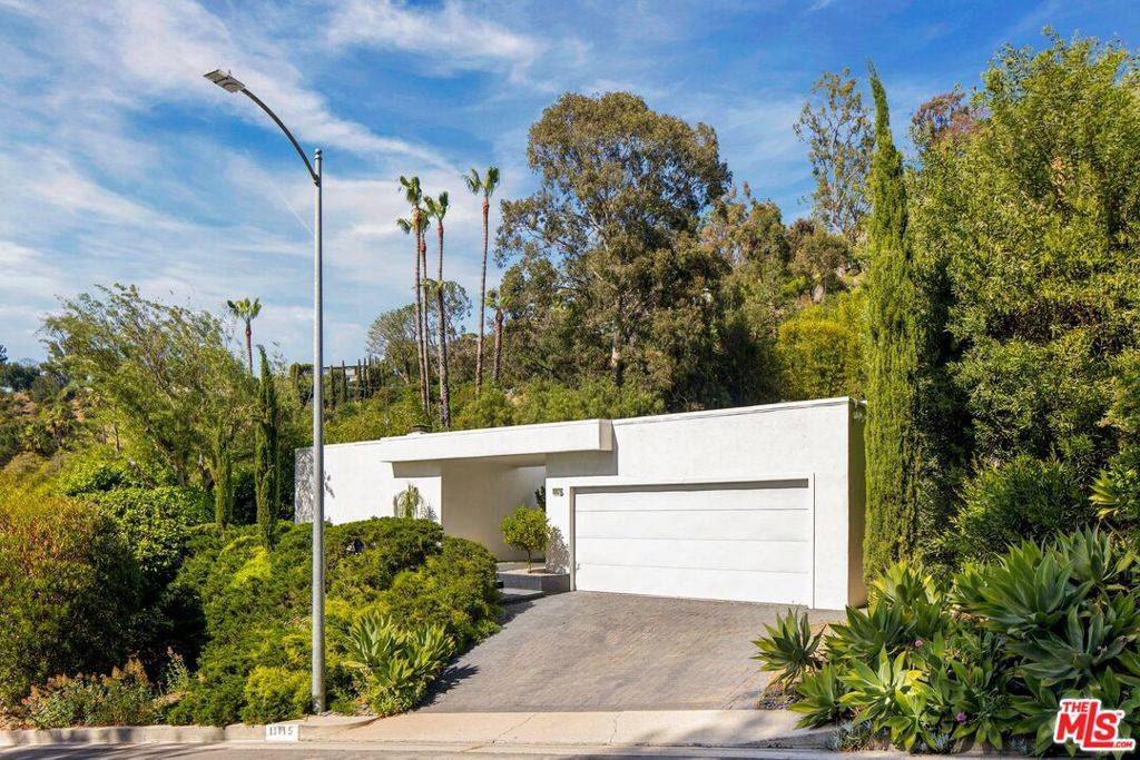 Studio City, CA 91604,11115 Dona Pegita DR