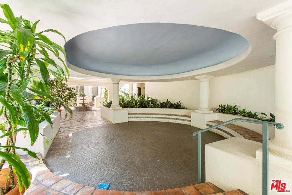 Pacific Palisades, CA 90272,15500 W Sunset BLVD #104