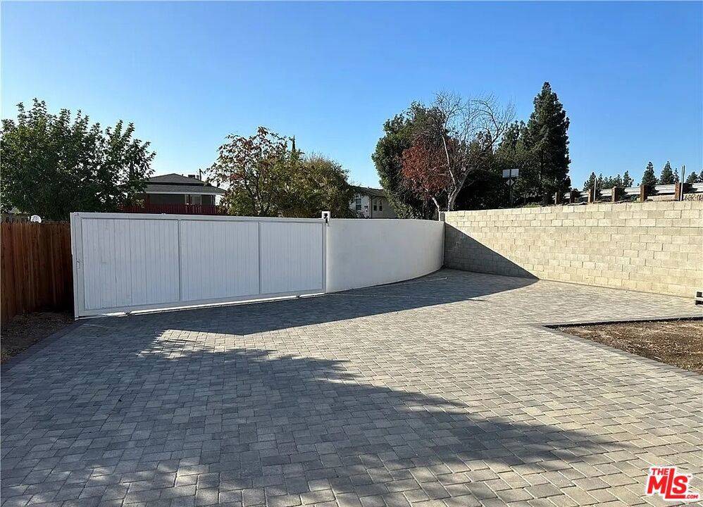Mission Hills (san Fernando), CA 91345,15535 Tuba ST