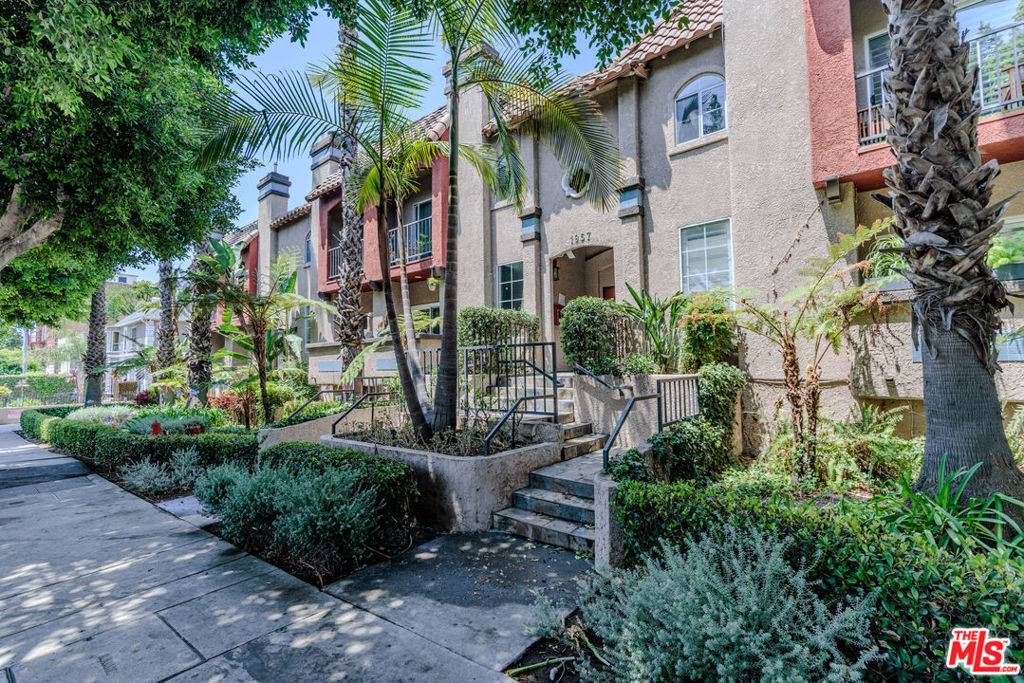 Los Angeles, CA 90068,1957 N Bronson AVE #112