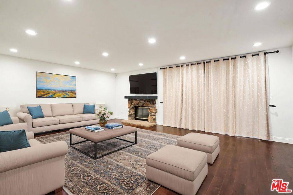 Northridge, CA 91325,9901 Rathburn AVE