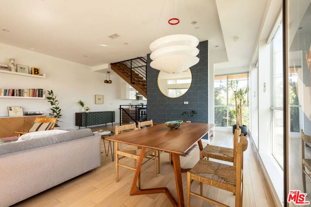 Los Angeles, CA 90038,1201 N Las Palmas AVE