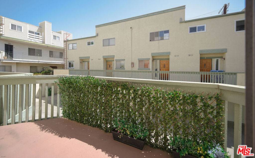 Los Angeles, CA 90025,1818 Butler AVE #3