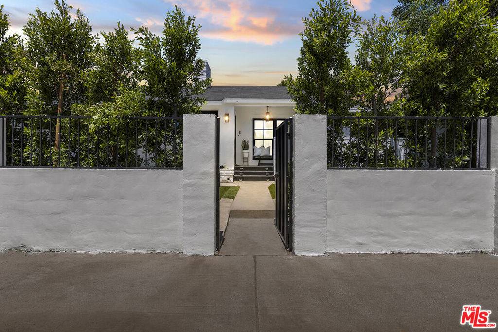 Sherman Oaks, CA 91423,4800 Mary Ellen AVE