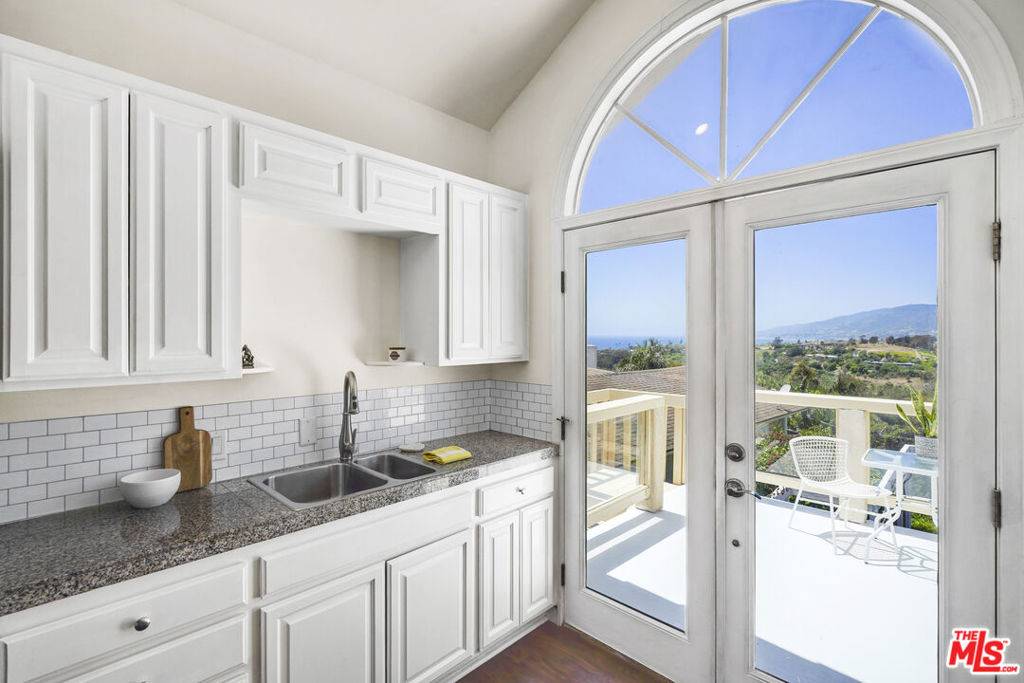 Malibu, CA 90265,29355 Heathercliff RD #GuestHouse