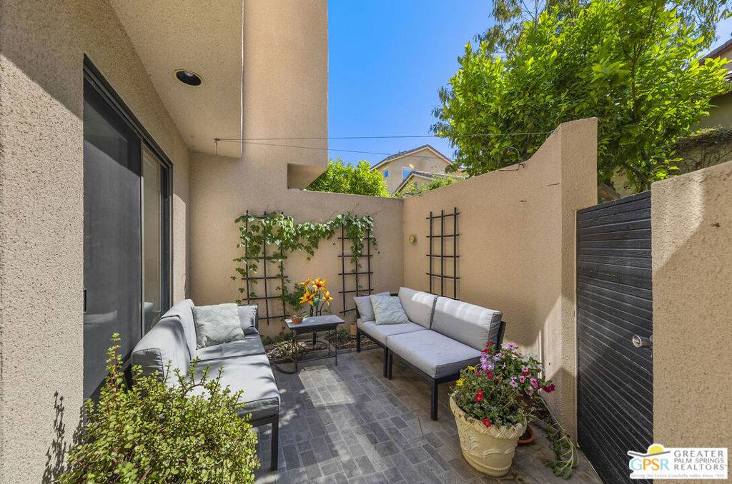 Palm Springs, CA 92262,475 Village SQ