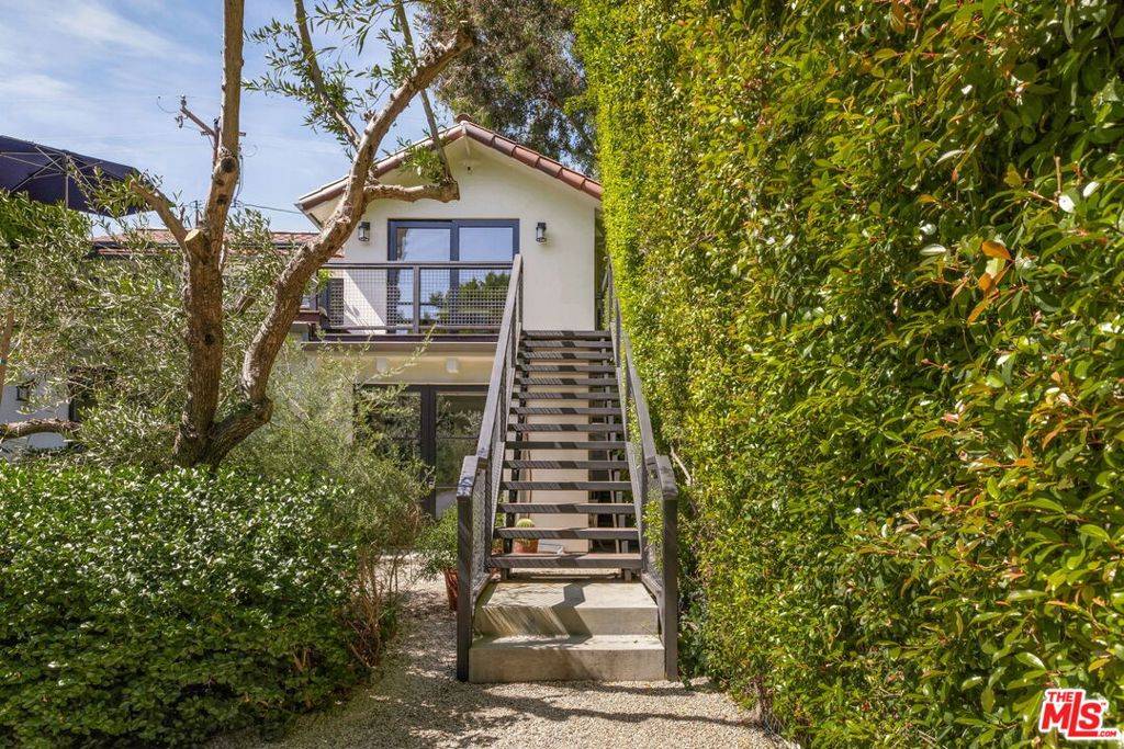 West Hollywood, CA 90048,8917 Dorrington AVE