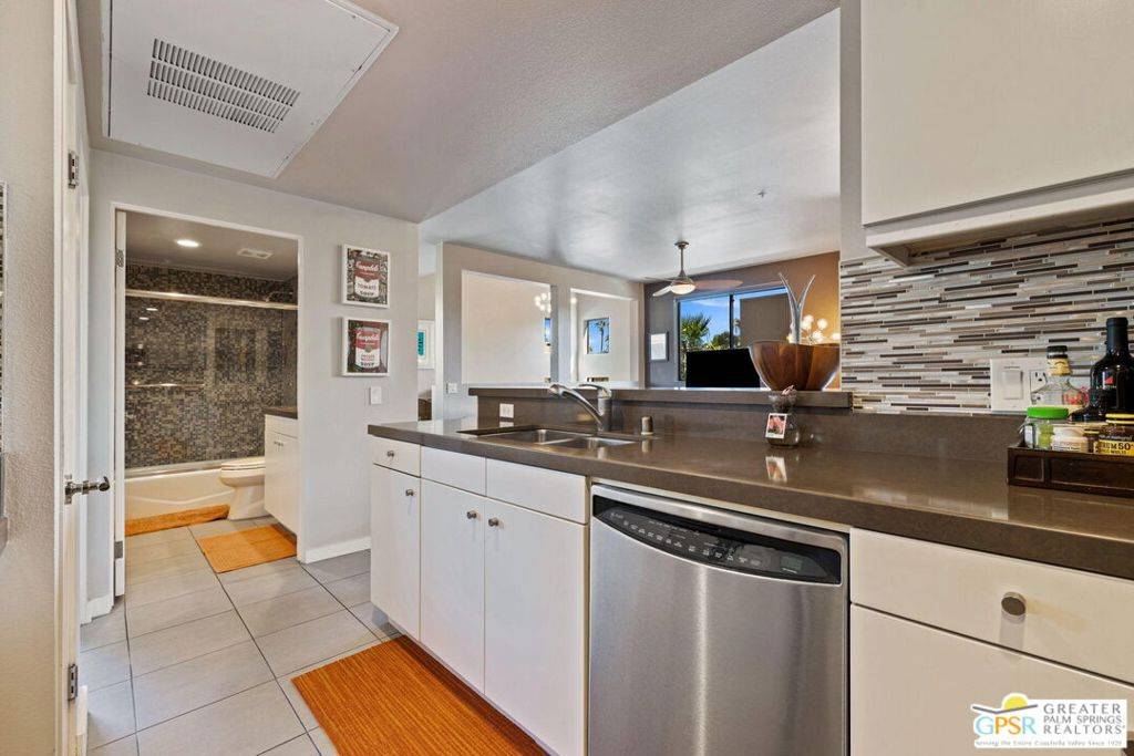 930 E Palm Canyon DR #204 Palm Springs, CA 92264