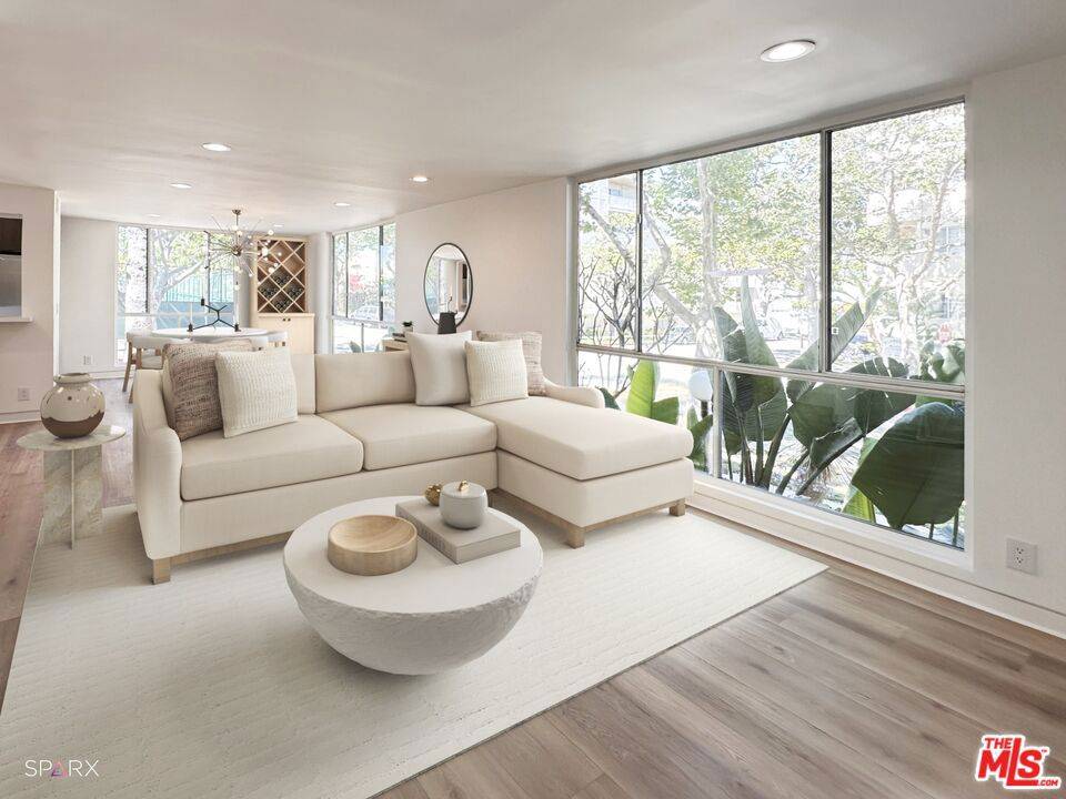 Beverly Hills, CA 90212,301 S Rexford DR #1