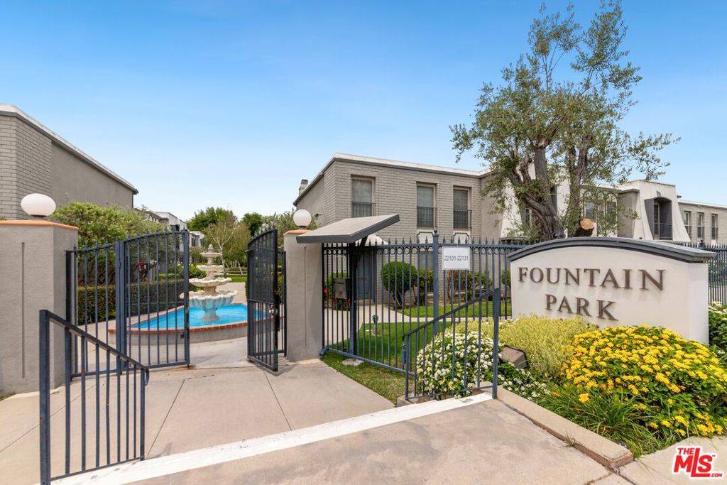 Woodland Hills, CA 91367,22049 Oxnard ST