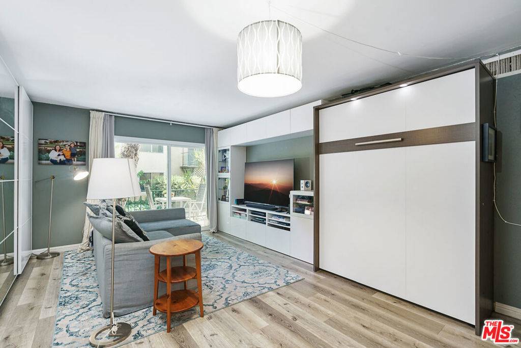 Encino, CA 91316,5460 White Oak AVE #A122