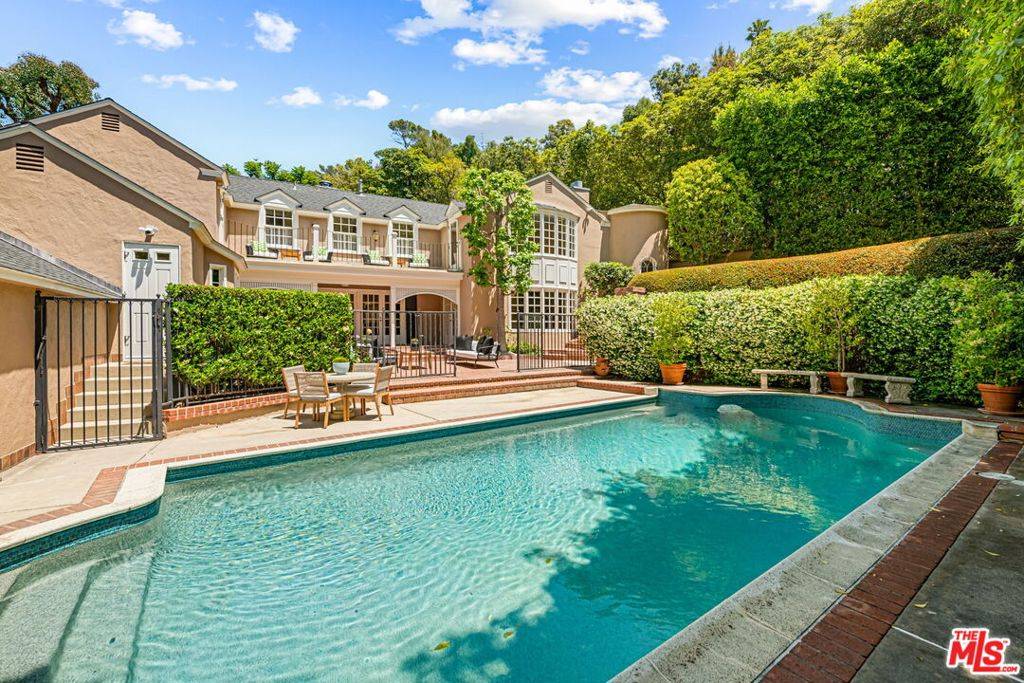 Beverly Hills, CA 90210,1376 San Ysidro DR
