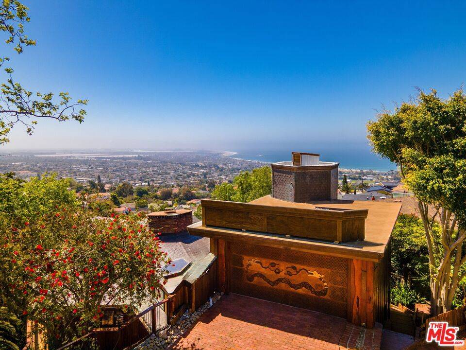 Ventura, CA 93001,440 Mariposa DR