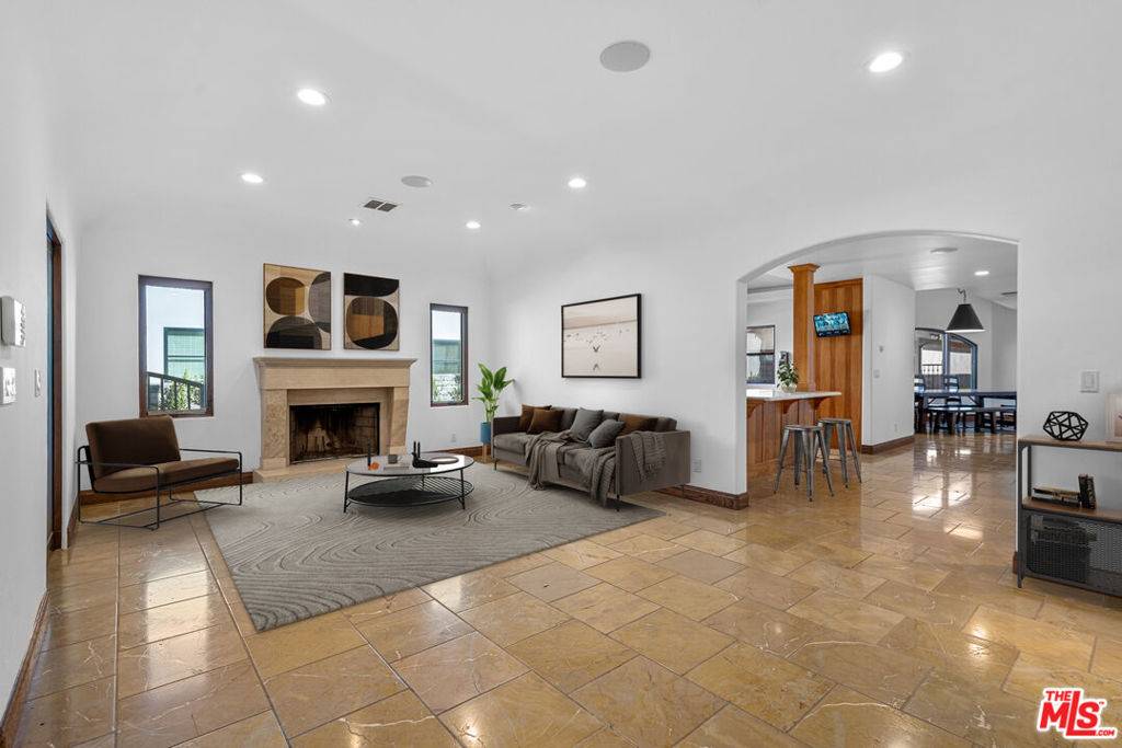 Sherman Oaks, CA 91403,14710 Greenleaf ST