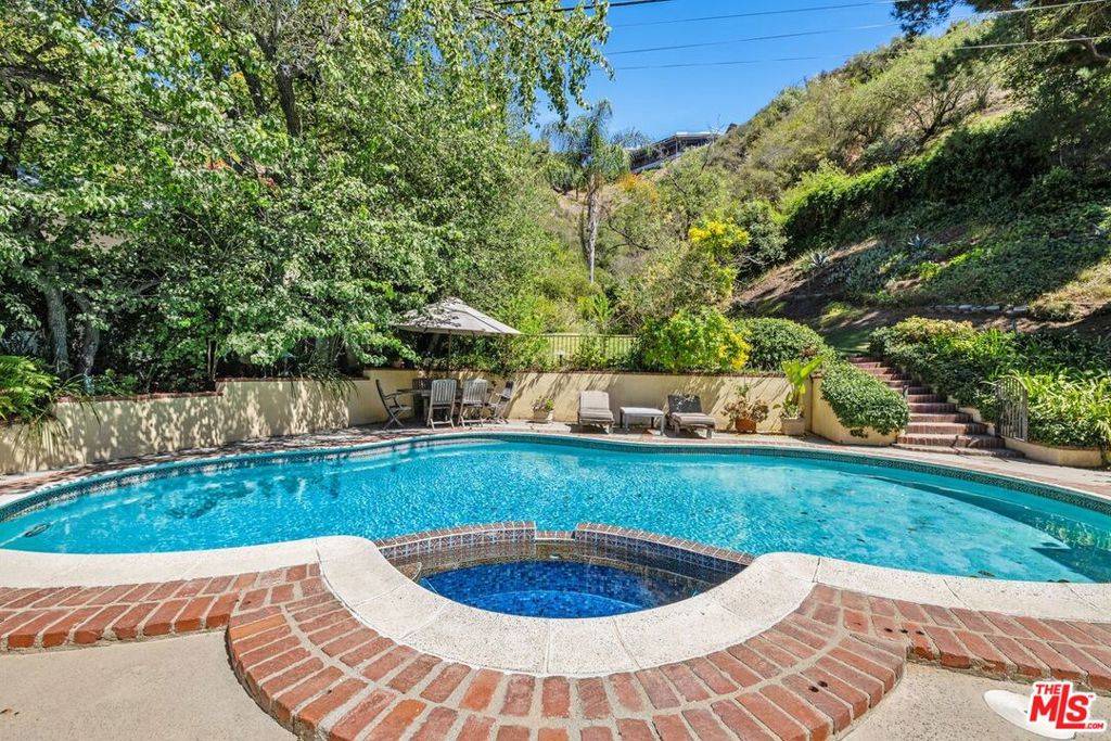 Los Angeles, CA 90077,1834 Roscomare RD