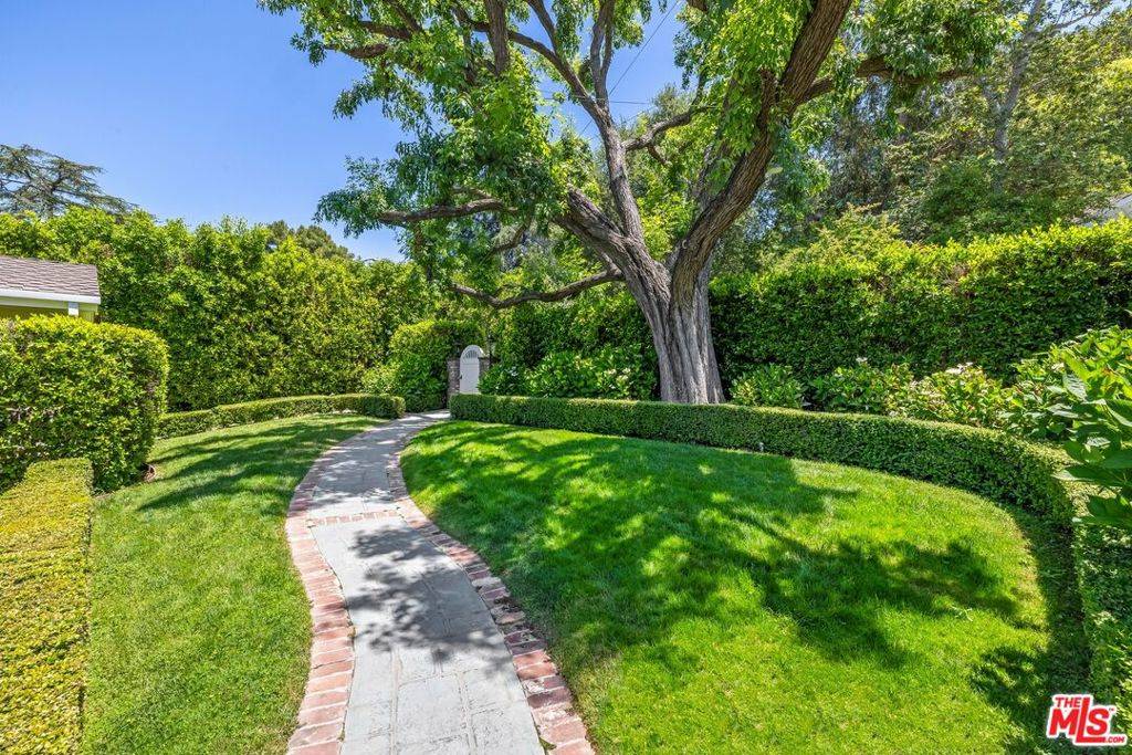 Encino, CA 91436,15631 Meadowgate RD