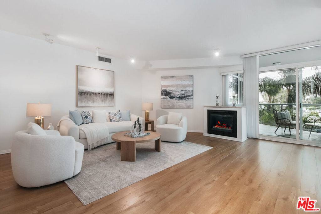 Marina Del Rey, CA 90292,13600 Marina Pointe DR #415