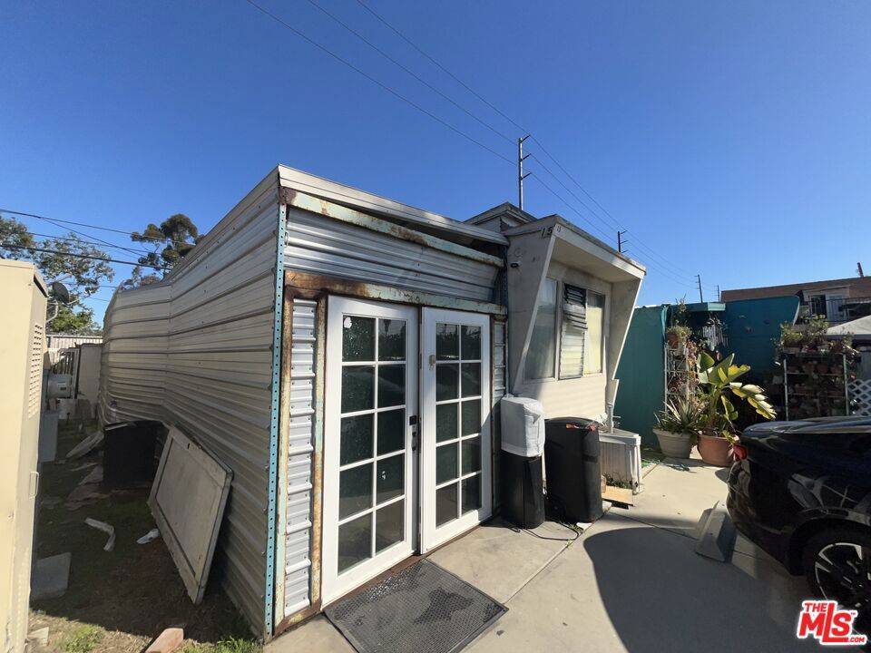 Compton, CA 90221,1422 Rosecrans AVE #15