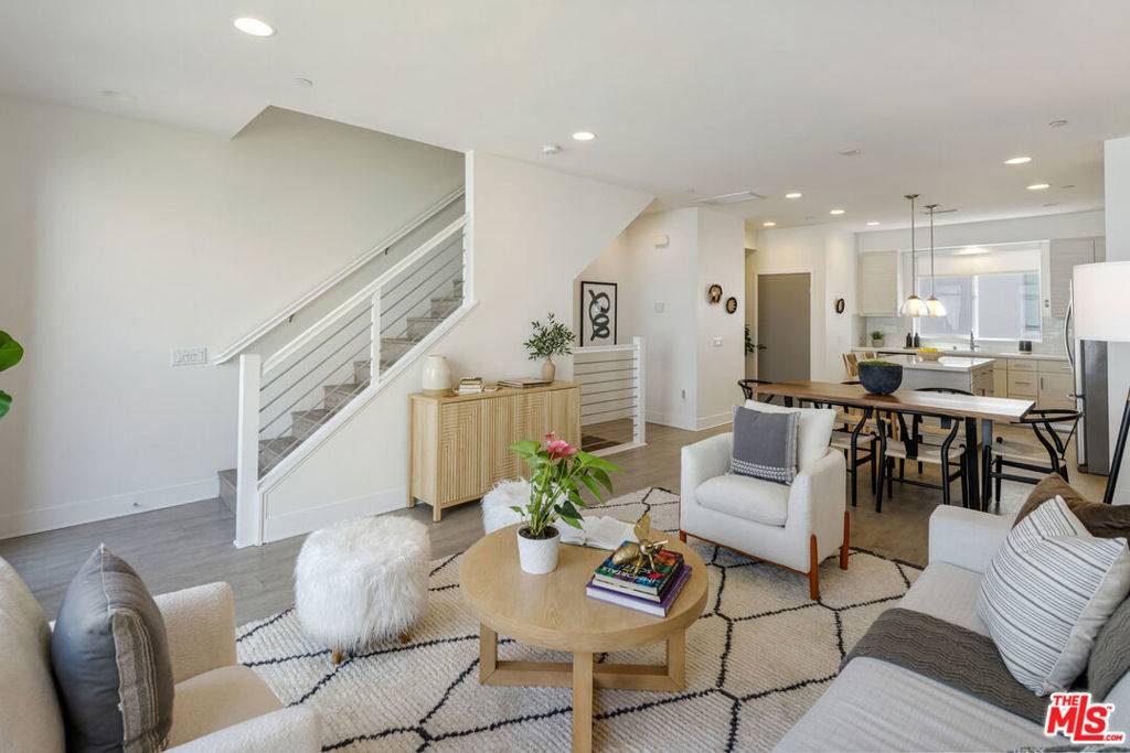 Los Angeles, CA 90038,6067 W Studio CT